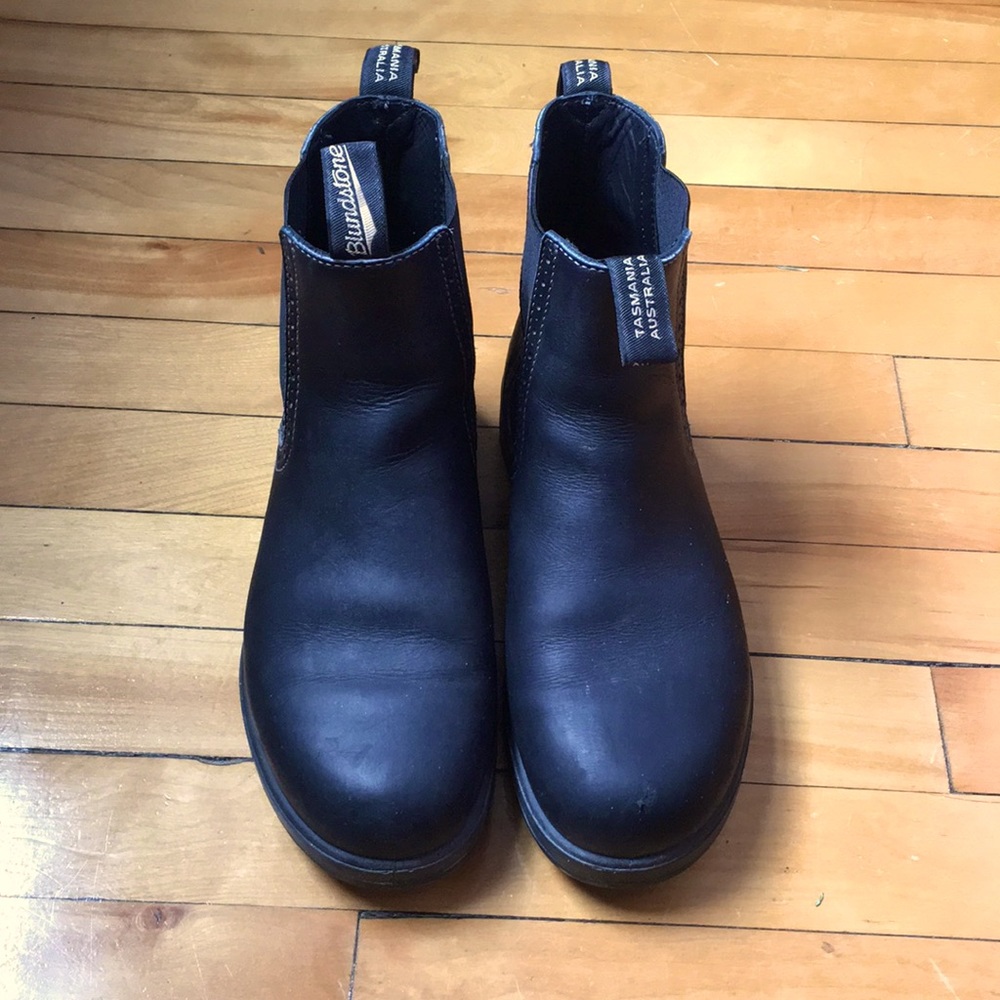 Black leather Blundstones, unisex. Size 10.